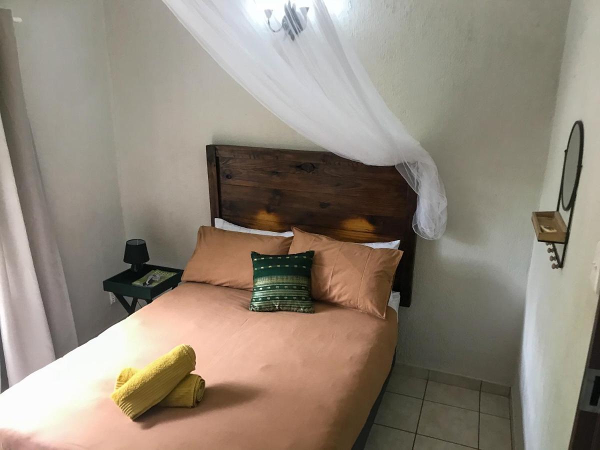 Hello Kruger Hideaway Cottage & Skilpad Studio Marloth Park Exteriör bild