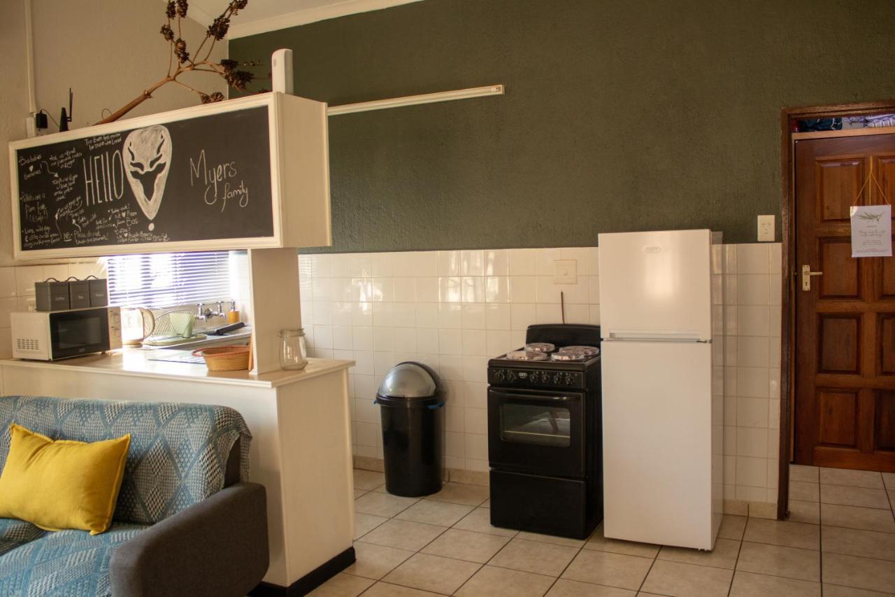 Hello Kruger Hideaway Cottage & Skilpad Studio Marloth Park Exteriör bild